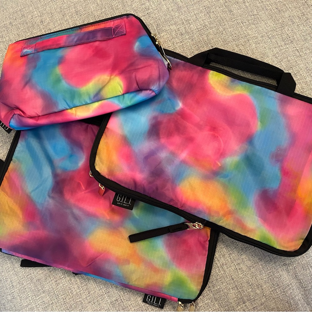 NWOT GILI compression packing cubes (2) with matching toiletry bag